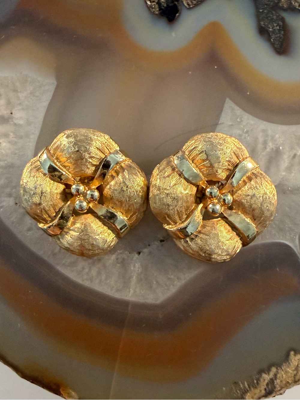 Vintage Emmons Gold-Tone Floral Clip Earrings Guc 1” appx